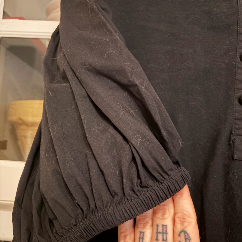 Black puff sleeve Shirt. T16 - Picture 3 of 3